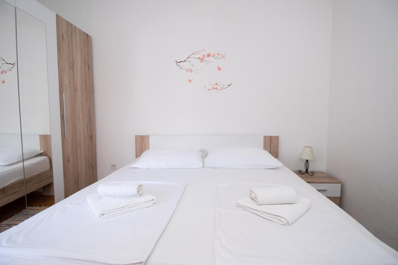 Apartmani Ivana Kaštela Kültér fotó